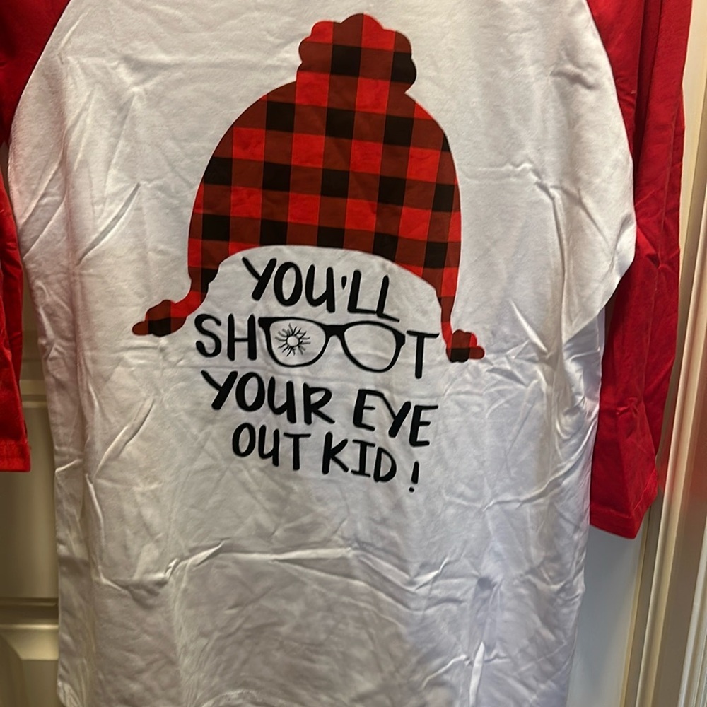 Nwot Christmas 3/4 sleeve tshirt. Griswold. Size medium. Pit 21”. Length 27”